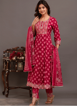 Prepossessing Pink Printed work Salwar suit