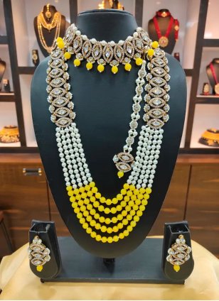 Demure Jewellery Set in White and Yellow for Bridal