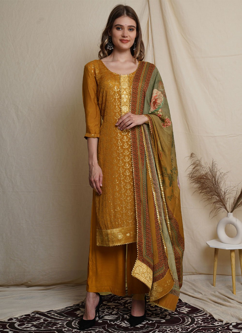 Share 235+ golden salwar suit combination