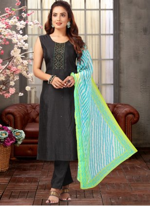 Embroidered Georgette Straight Salwar Suit in Black