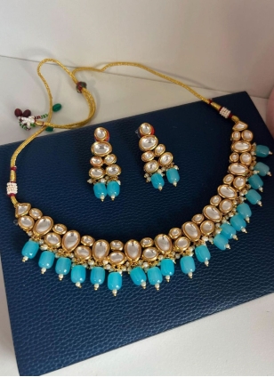 Firozi Jewellery Set enhanced with Kundan