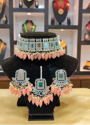 Flamboyant Jewellery Set in Peach for Ceremonial