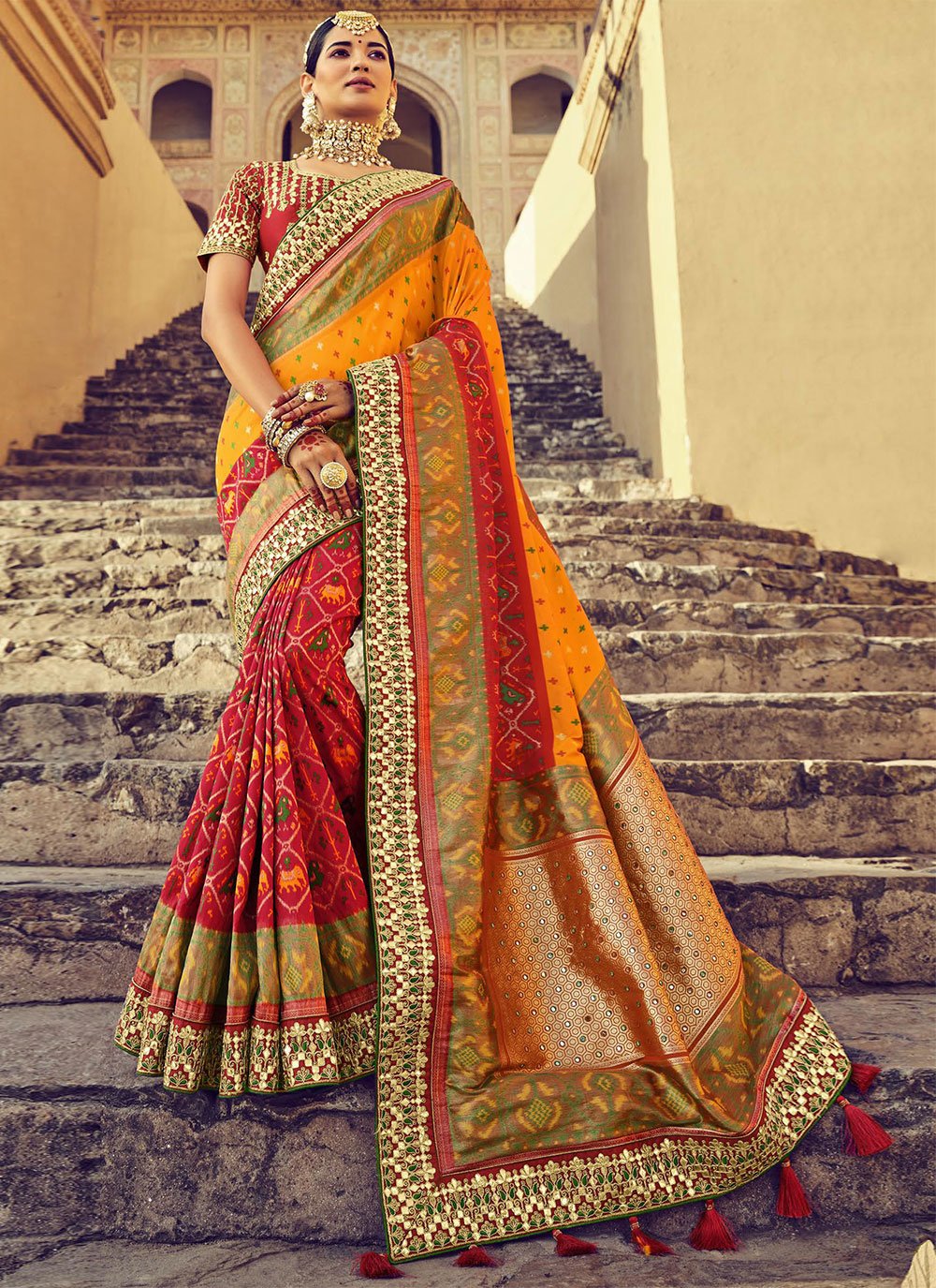          Indian Bridal Sarees for your intense dazzling look In wedding Season 2022!