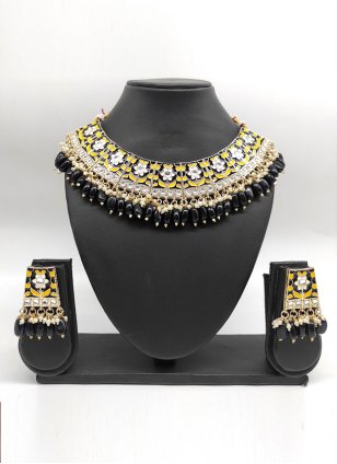 Jewellery Set in Black Enhanced with Meenakari work