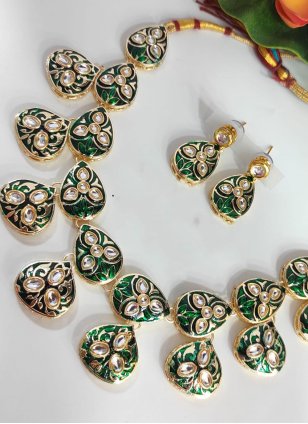 Jewellery Set in Green Enhanced with bridal set