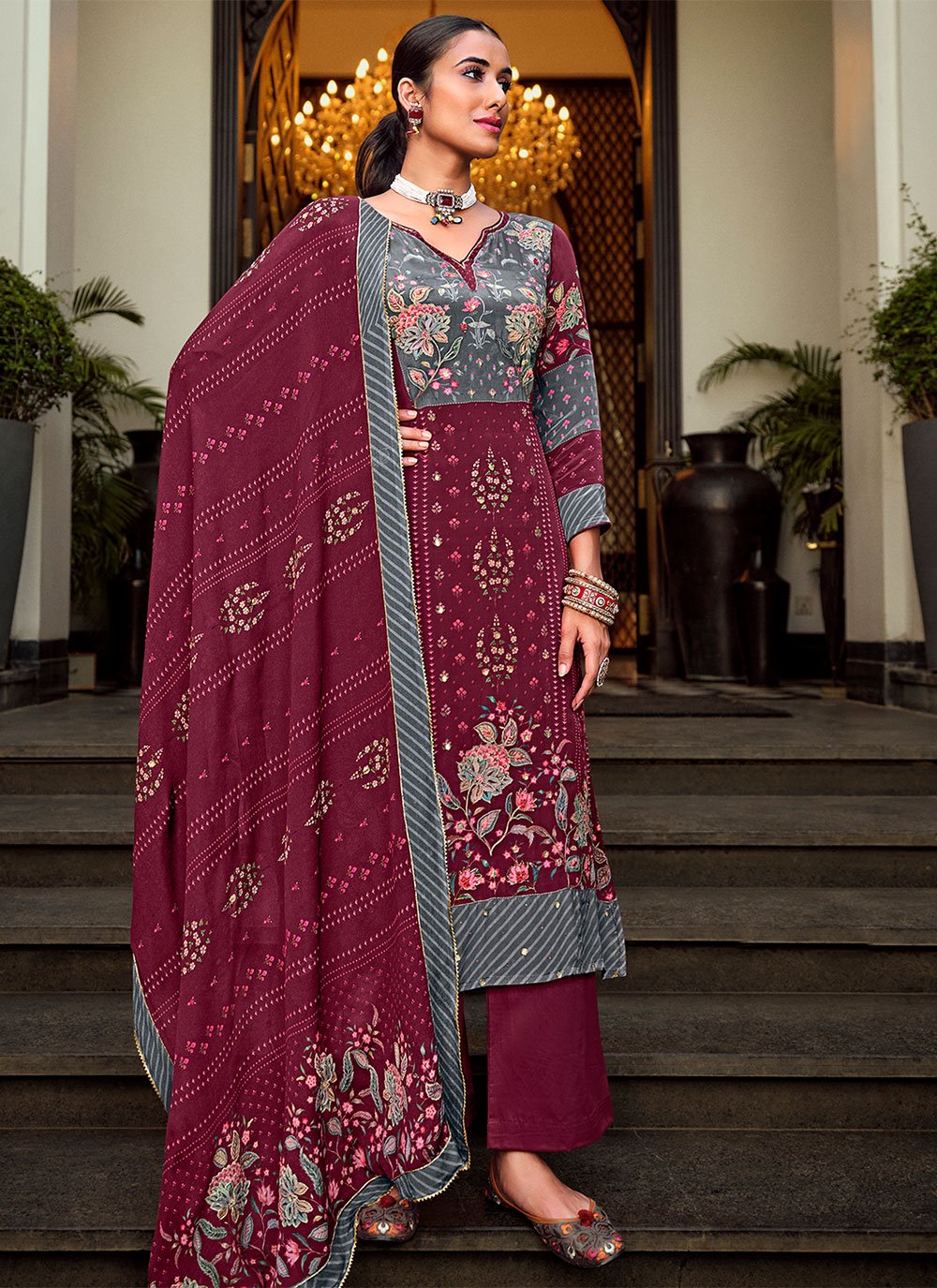 Royal Crepe Salwar Suit in Dandeli at best price by Retail Market Surat -  Justdial