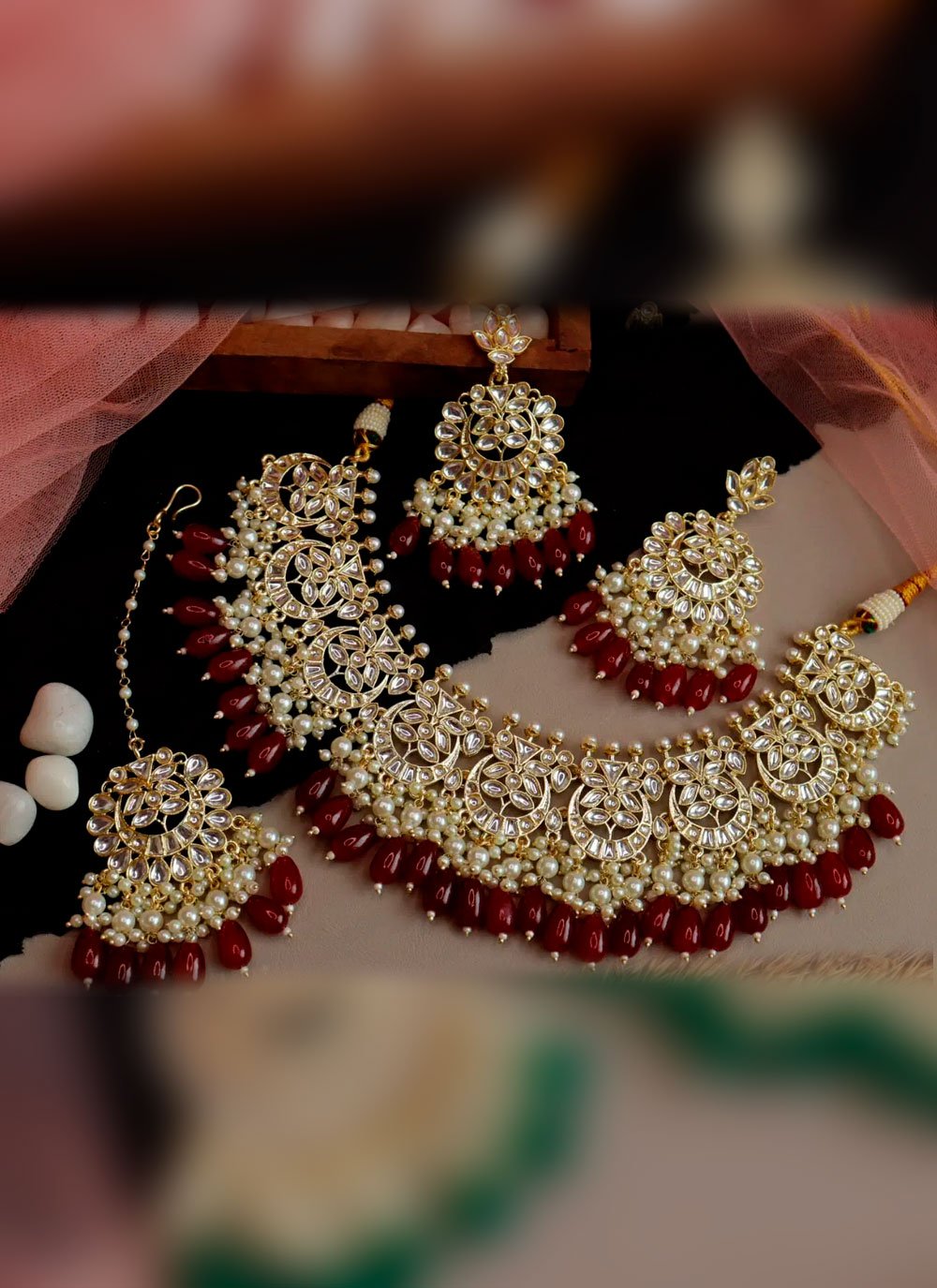 maroon jewellery set enhanced with kundan 75955