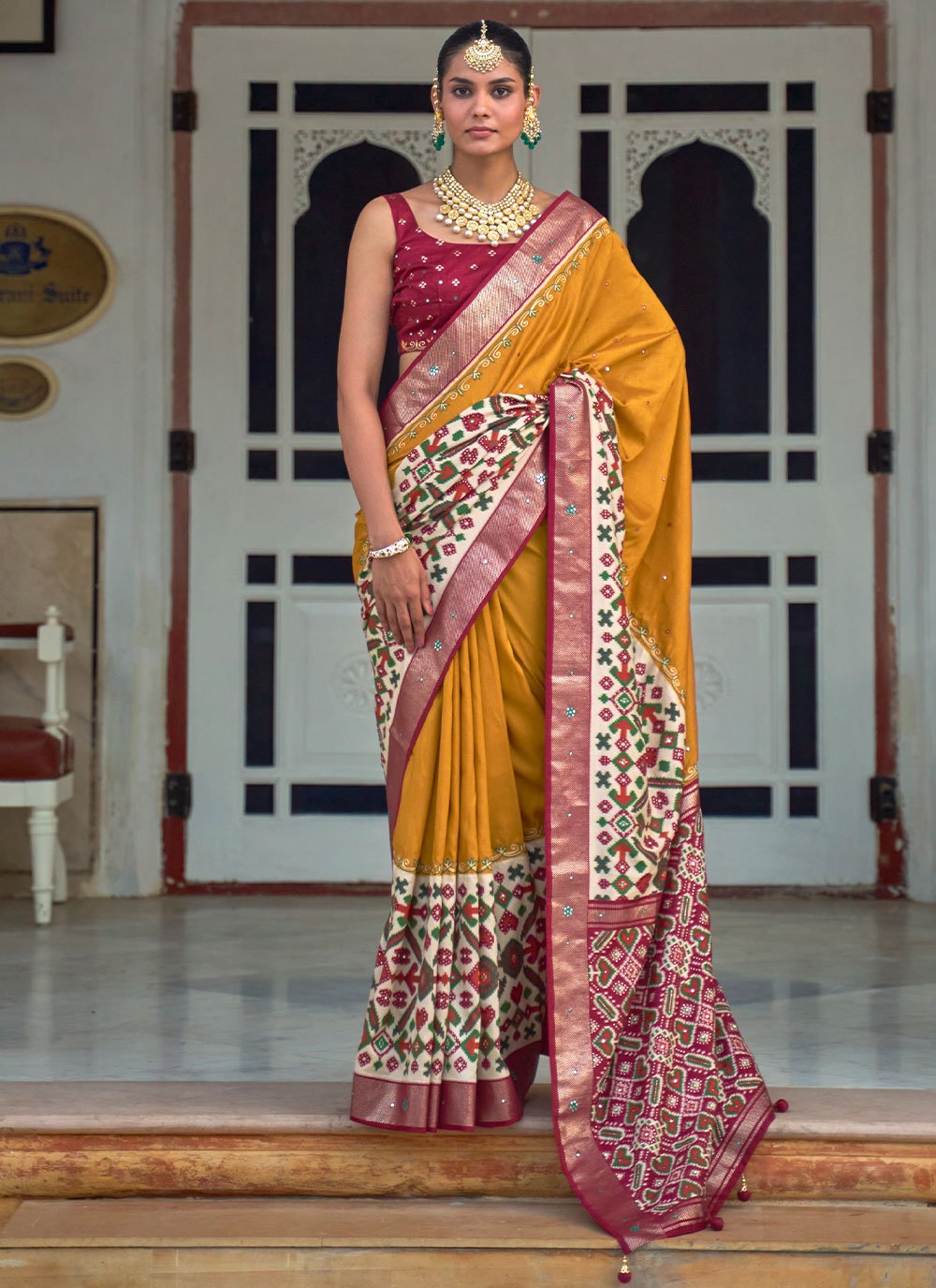 Sarees Set - Buy Sarees Set online in India