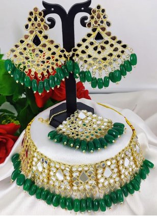 Necklace Set in Green Enhanced with Mirror