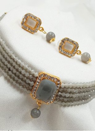 Necklace Set in Grey Enhanced with Stone