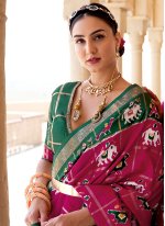 Patola Silk  Weaving Designer Saree in Magenta