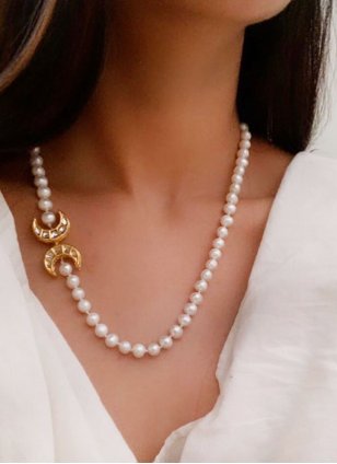 Specialised Gold and White Necklace Set for Women