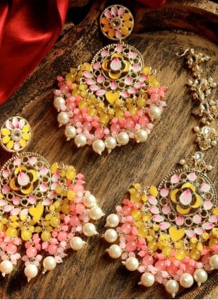 Suave Jewellery Set in Yellow for Sangeet