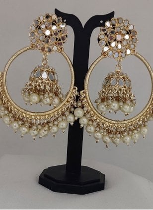 This designer Off White Ear Ring detailed with Mirror