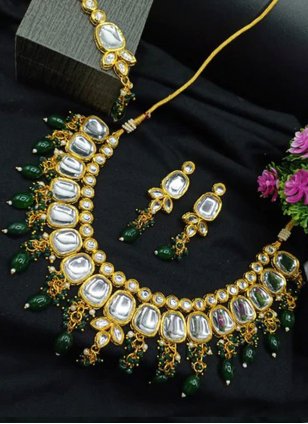 This Green Jewellery Set is Enhanced with Kundan