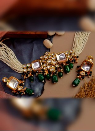This Green Necklace Set is Enhanced with Kundan