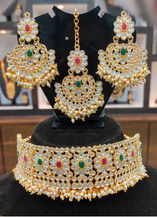This Multi Colour Jewellery Set is Enhanced with Stone
