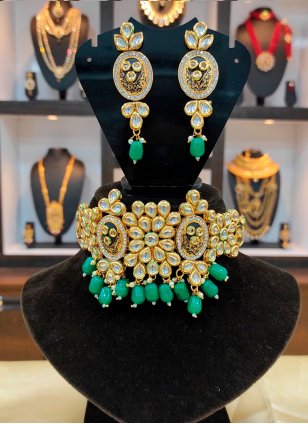 This Turquoise Jewellery Set is Enhanced with