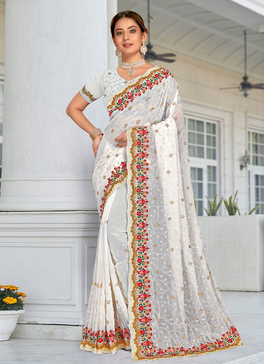 Saree Fabric: Faux Chiffon. Blouse Fabric: Art Silk and Net. Saree Color:  Light Pink. blouse Color: Off White. Saree Work: Resh… | Roupas indianas,  Vestidos, Roupas