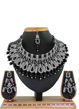 White Stone Necklace Set