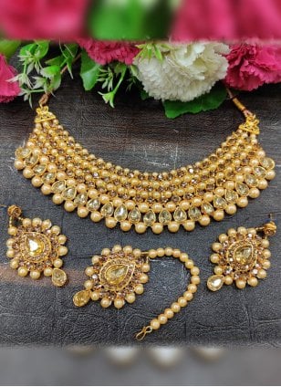 Women's Gold Jewellery Set for Ceremonial