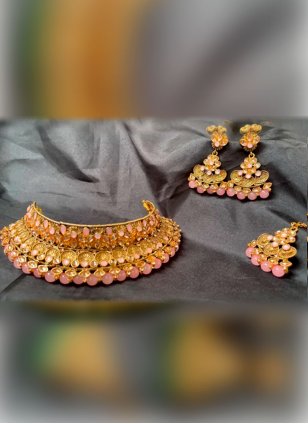 Women's Pink Jewellery Set for Sangeet