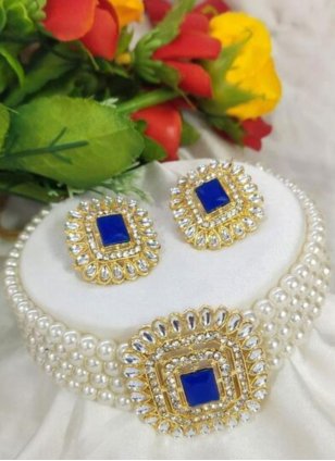 Baronial Necklace Set in Blue for Party