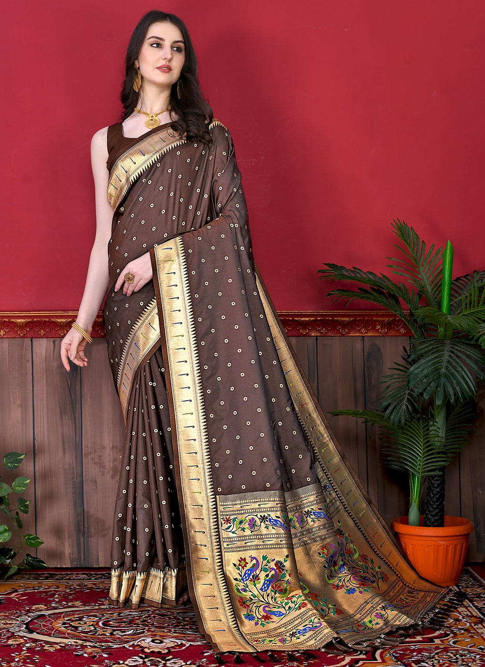 Mirraw Grey Sarees – Buy Grey Saree with Golden, Silver, Black Border Online