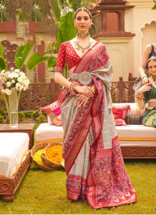 Buy Sangam Prints Green & Cream Silk Woven Saree With Unstitched Blouse for  Women Online @ Tata CLiQ