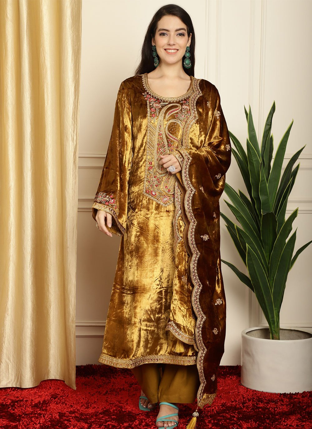 Shop Embroidered Velvet Suit Set 3803 Online - Women Plus