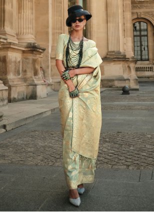 Green Handloom Silk Weaving Classic Saree