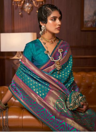 
                            Green Handloom Silk Weaving Trendy Saree