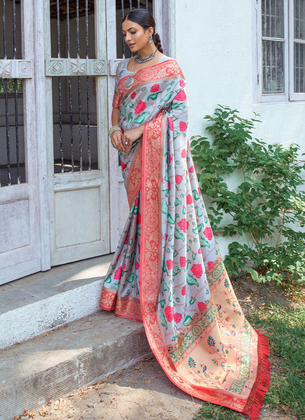 Premium MultiColour Jaal Pure Georgette Handloom Banarasi Saree - The  Roasted Fabric - 4092764