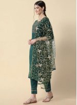 Phenomenal Cotton Embroidered Green Salwar Kameez