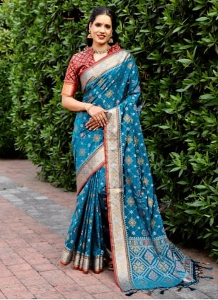 Pretty bride matching her blue pattu saree with pink designer blouse 💙💖 .  Pell… | Wedding saree blouse designs, Wedding blouse designs, Bridal sarees  south indian