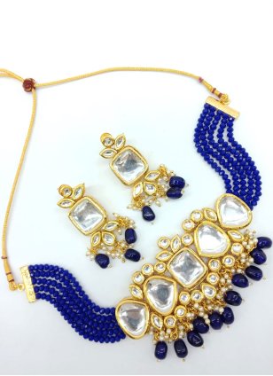 This designer Blue Choker Set detailed with Alloy