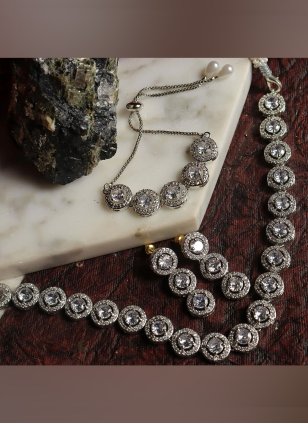This designer White Jewellery Set detailed with Diamond