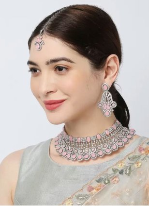 Thrilling Pink Jewellery Set for Women