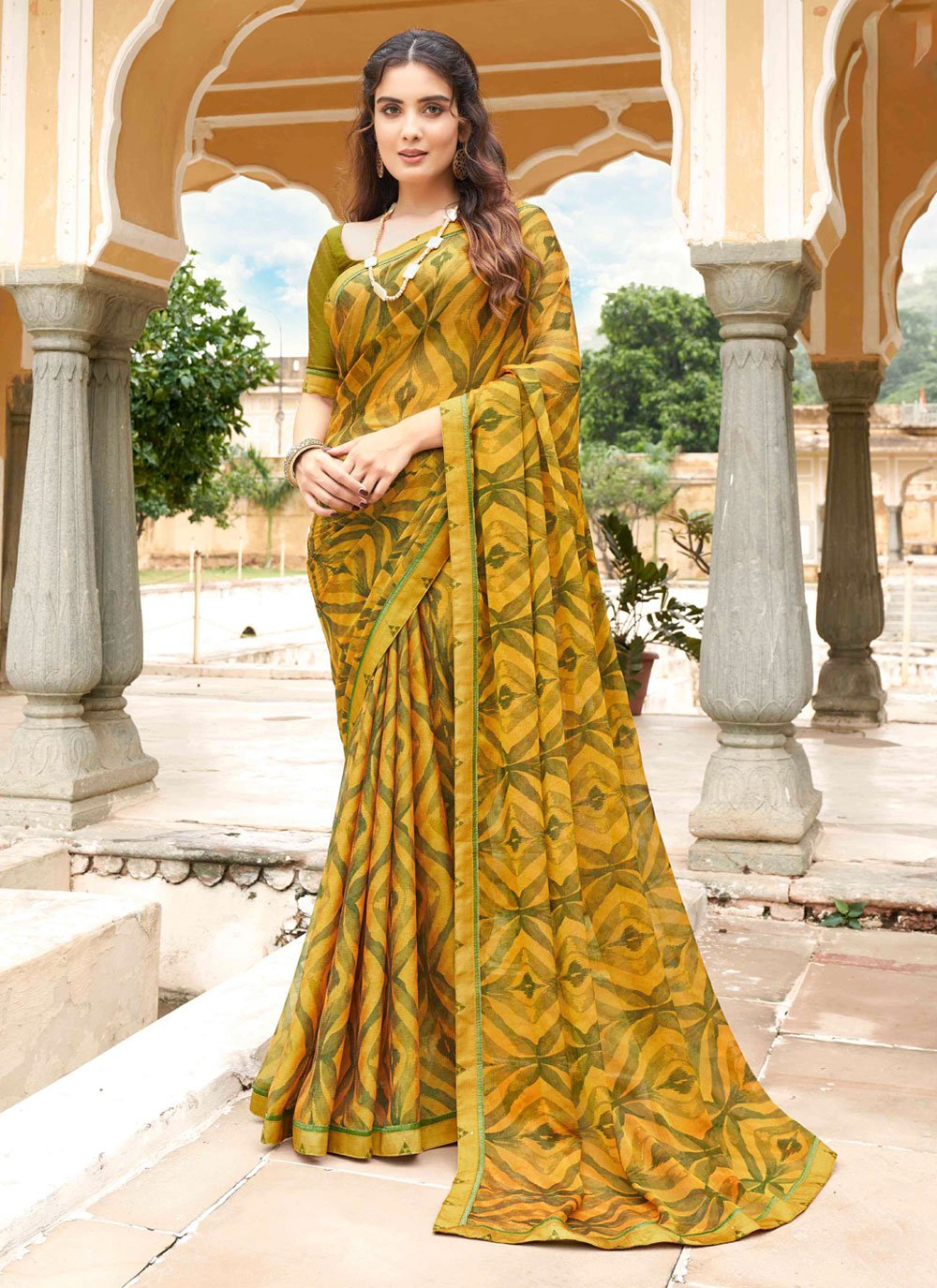 Simple Yellow Saree Look | Saree Dress