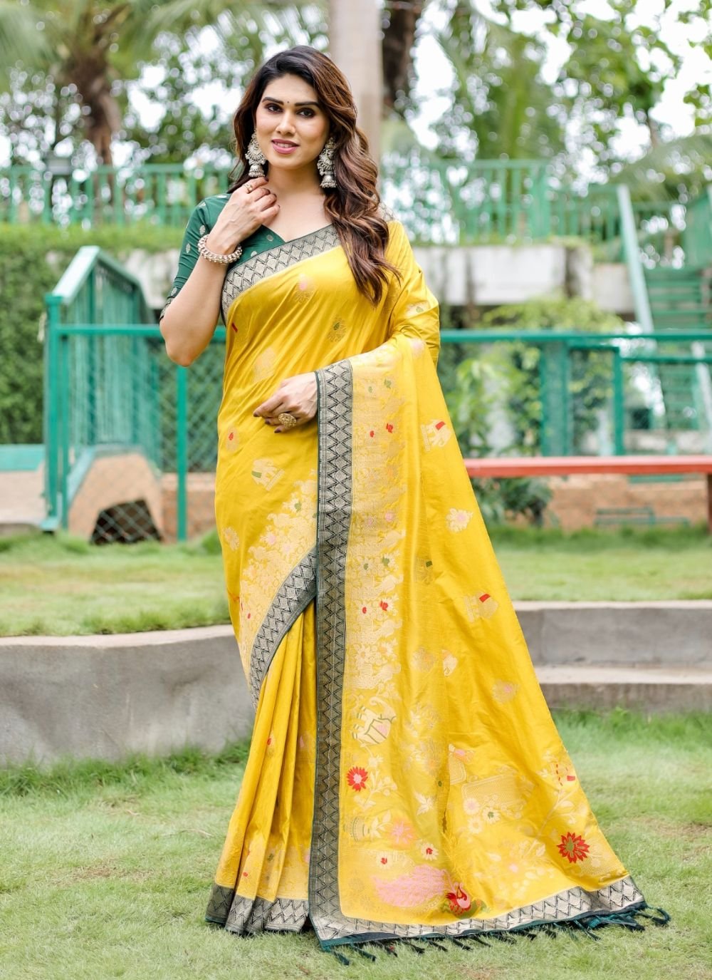 Yellow Saree - Buy Yellow Colour Sarees Online At Koskii