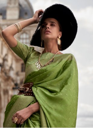 
                            Green Handloom Silk Weaving Trendy Sari
