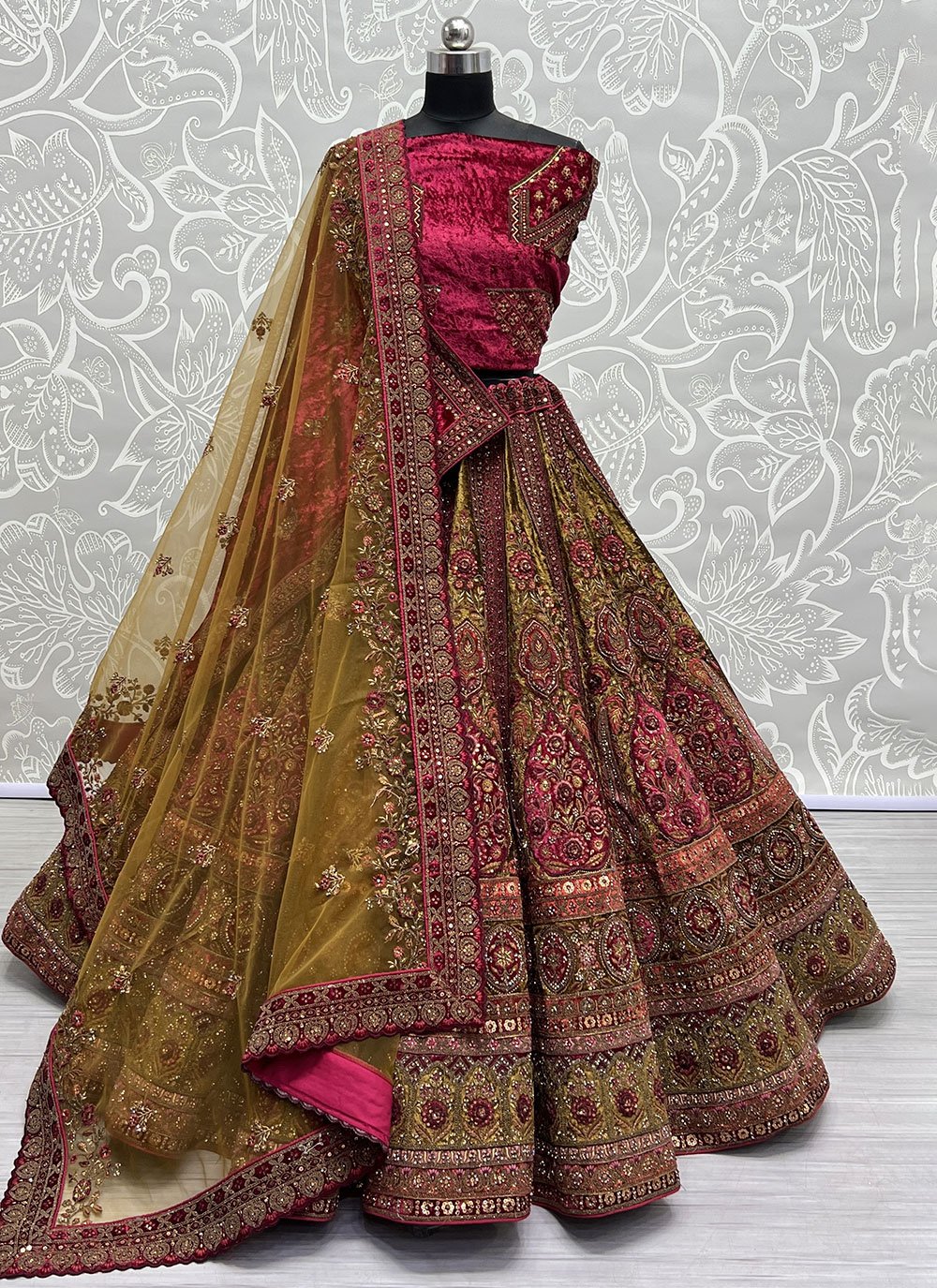 Bridal Wedding Indian Velvet Lehenga Choli Heavy Sabyasachi Lengha Chunri  Dress | eBay