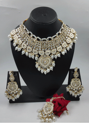 Majestic Off White Bridal Jewellery Set